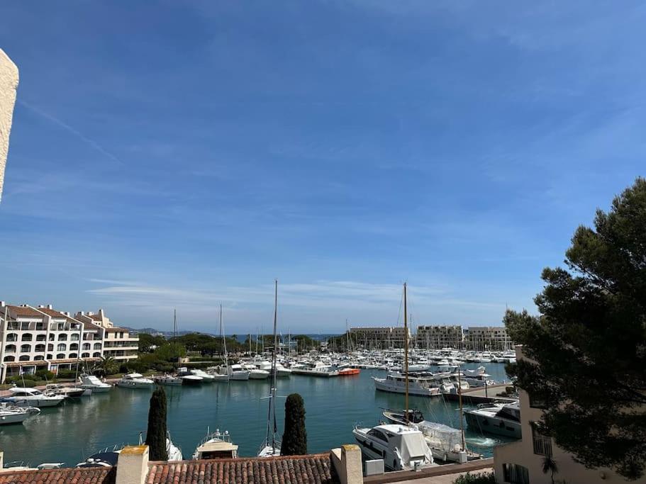 L'Atelier Marin Sur Le Port Des Marines Apartamento Cogolin Exterior foto